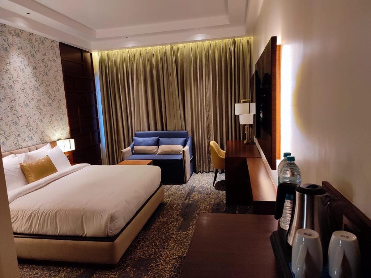 Hotel Peninsula Panchkula Eksteriør bilde