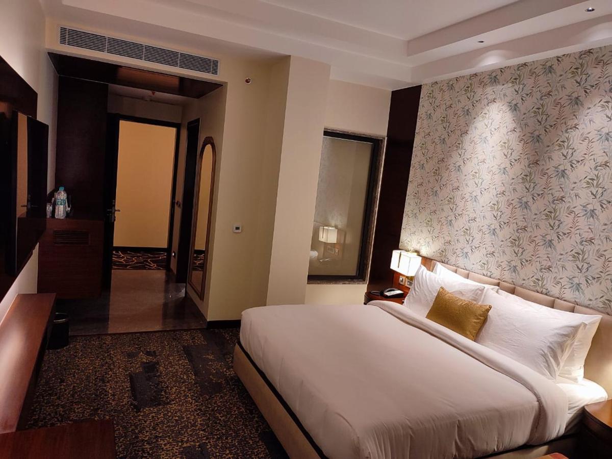 Hotel Peninsula Panchkula Eksteriør bilde